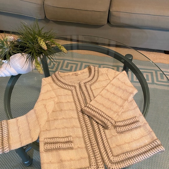 ✨Elegant Sweater/Jacket ✨ ‼️PRICE DROP‼️ - Picture 4 of 6